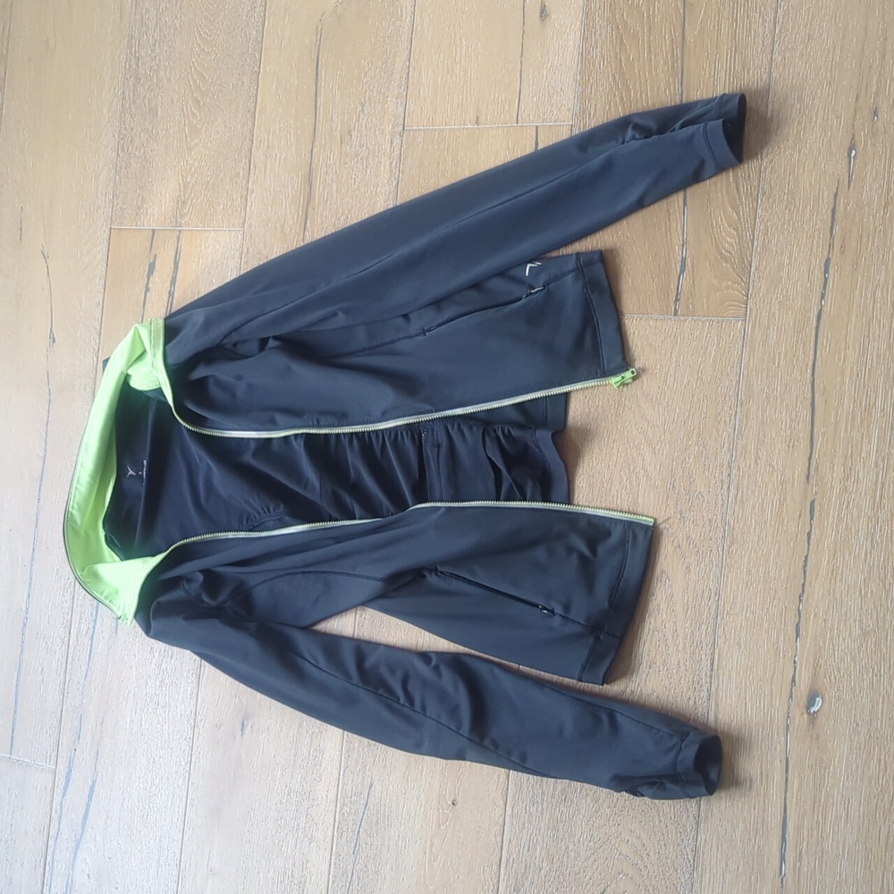 Like new size small active zip up by old navy